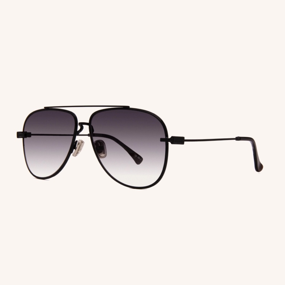 Dezi Top Shelf Sunnies in Black (Gradient)